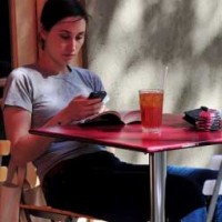 mobile_woman_feature